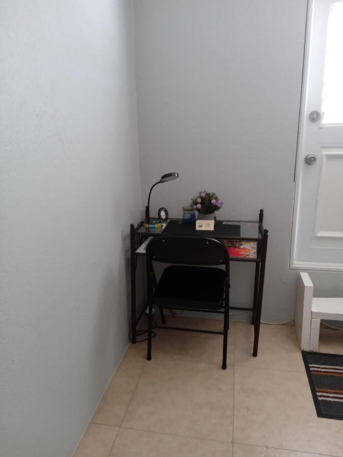 Michand Guest Apartments- Cozy One Or Two Bedroom- 5 Walk Minutes From Airport 10 Mins Drive To Oistins Or Beach Christchurch Eksteriør billede