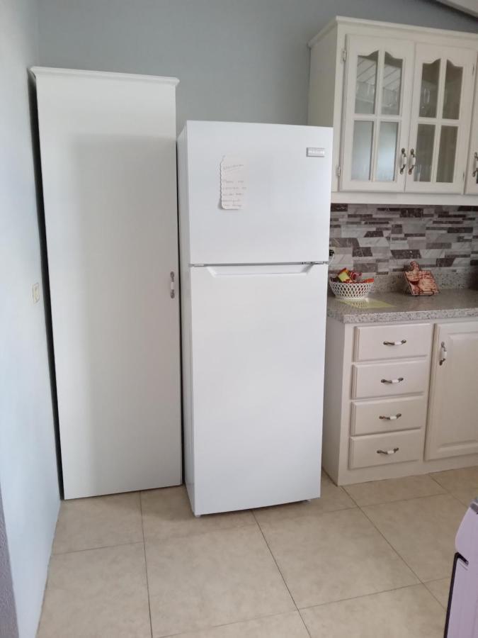 Michand Guest Apartments- Cozy One Or Two Bedroom- 5 Walk Minutes From Airport 10 Mins Drive To Oistins Or Beach Christchurch Eksteriør billede
