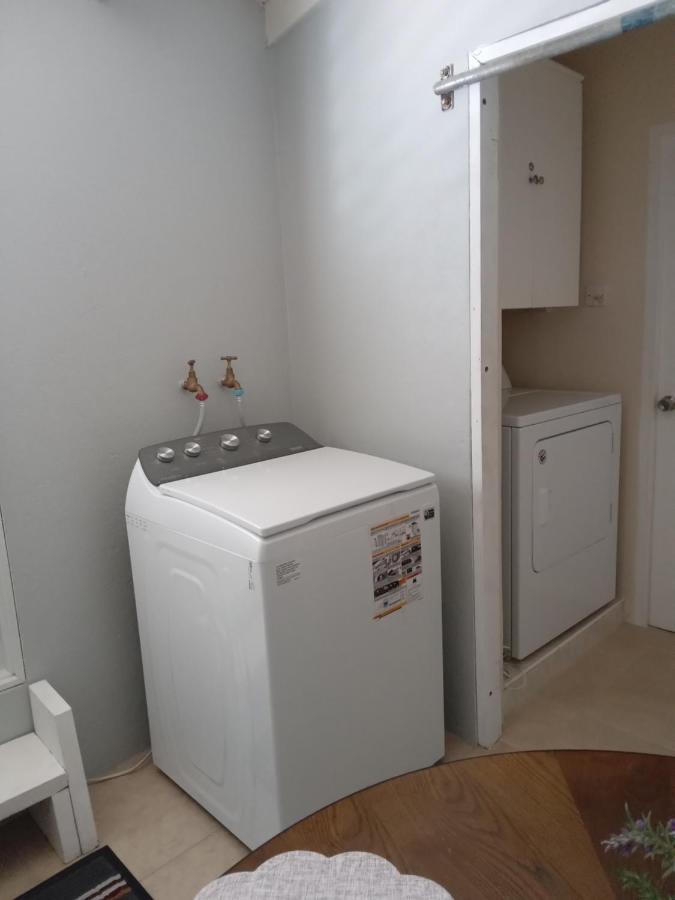 Michand Guest Apartments- Cozy One Or Two Bedroom- 5 Walk Minutes From Airport 10 Mins Drive To Oistins Or Beach Christchurch Eksteriør billede