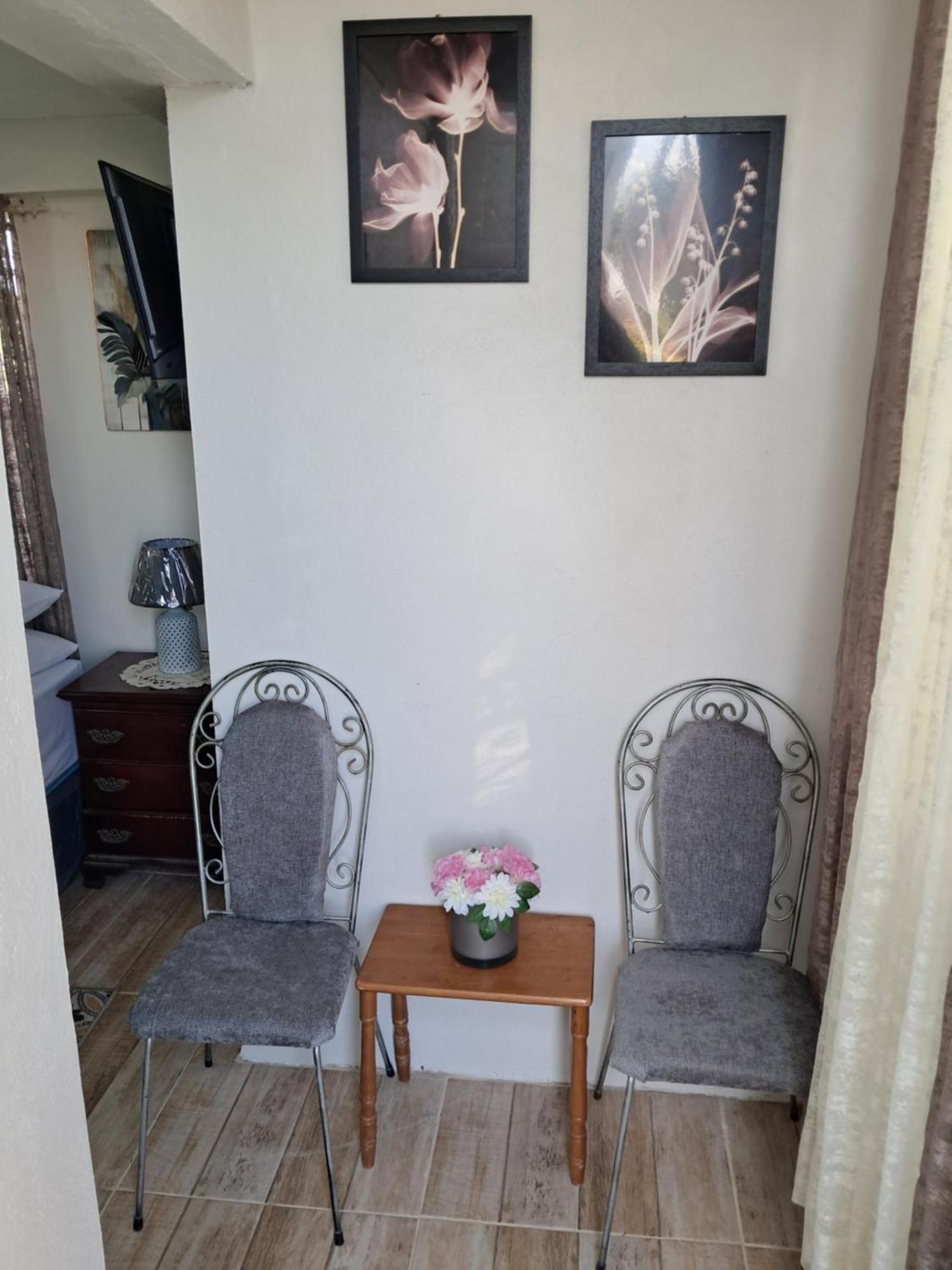 Michand Guest Apartments- Cozy One Or Two Bedroom- 5 Walk Minutes From Airport 10 Mins Drive To Oistins Or Beach Christchurch Eksteriør billede