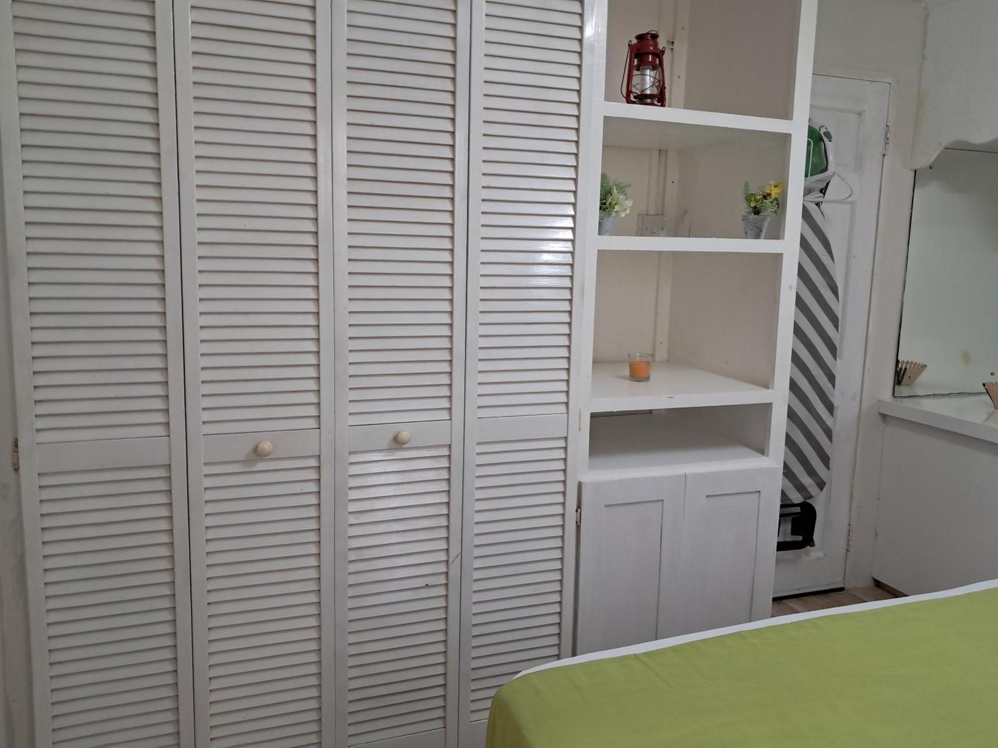 Michand Guest Apartments- Cozy One Or Two Bedroom- 5 Walk Minutes From Airport 10 Mins Drive To Oistins Or Beach Christchurch Eksteriør billede
