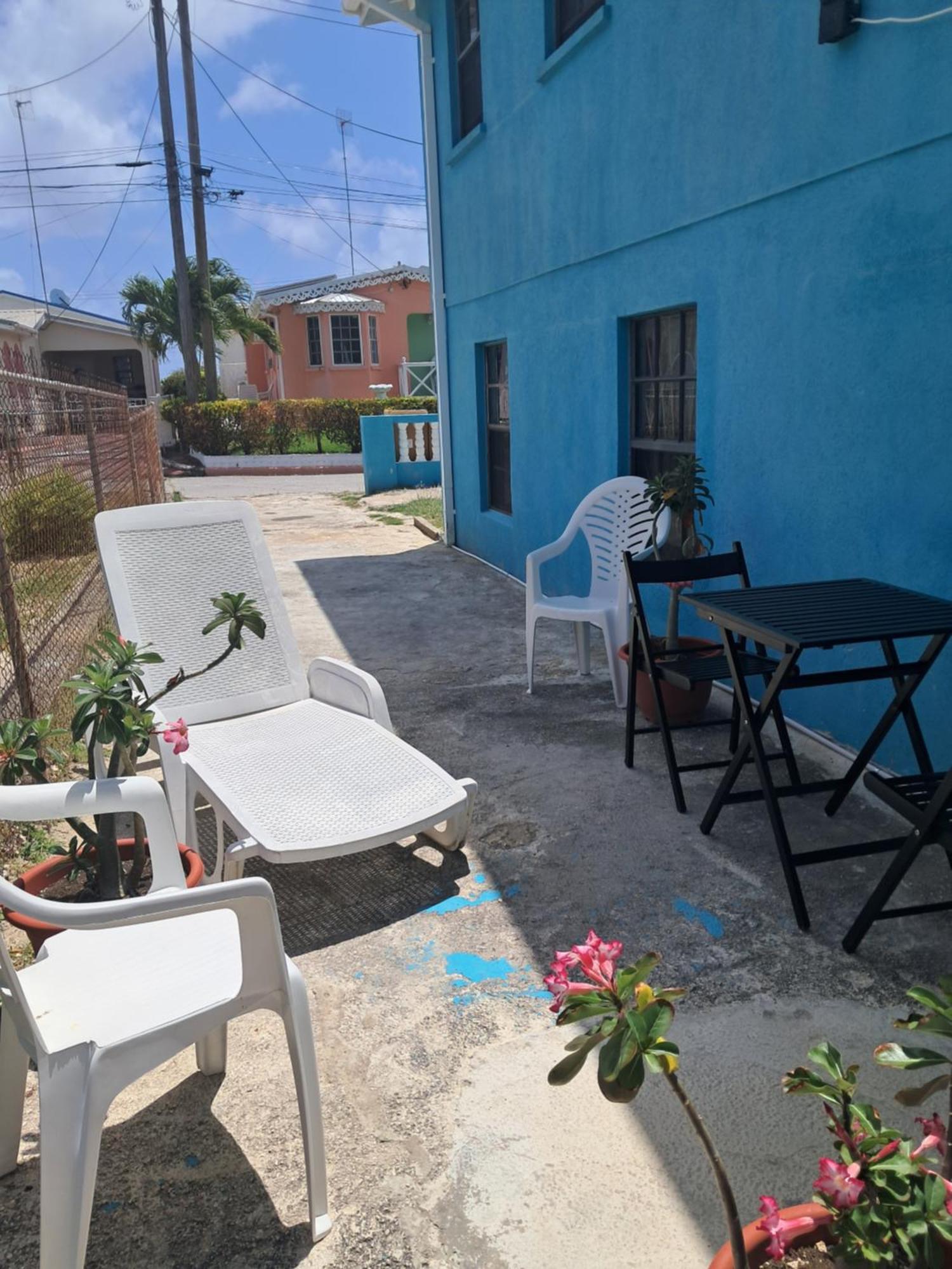 Michand Guest Apartments- Cozy One Or Two Bedroom- 5 Walk Minutes From Airport 10 Mins Drive To Oistins Or Beach Christchurch Eksteriør billede