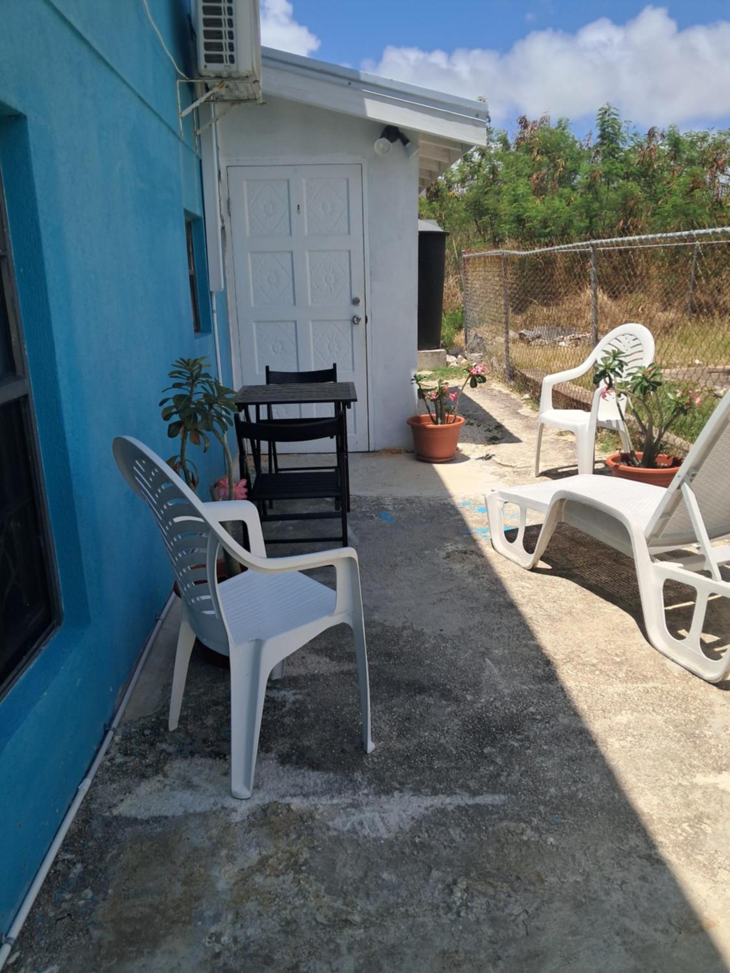 Michand Guest Apartments- Cozy One Or Two Bedroom- 5 Walk Minutes From Airport 10 Mins Drive To Oistins Or Beach Christchurch Eksteriør billede
